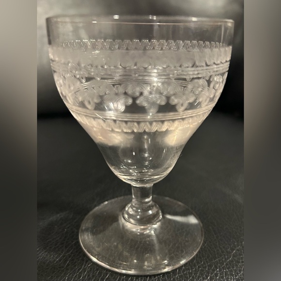 A Pair Of Glass Needle Etched Small Cordial Sherry Glasses Elegant - Picture 4 of 8